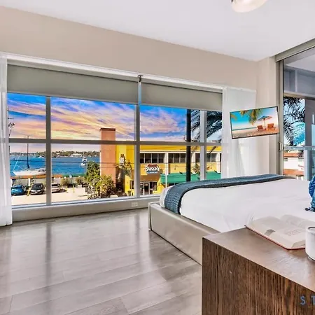 Apartment With Bay View Balcony - Pool - Up To 6 - Gym